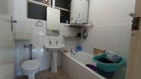 Bathroom 1 - 5 square meters of property in Blomtuin