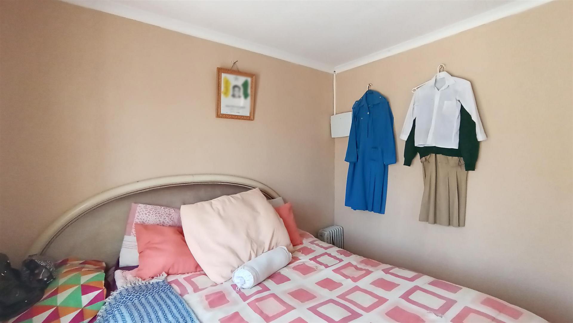 Bed Room 1 - 11 square meters of property in Evaton West