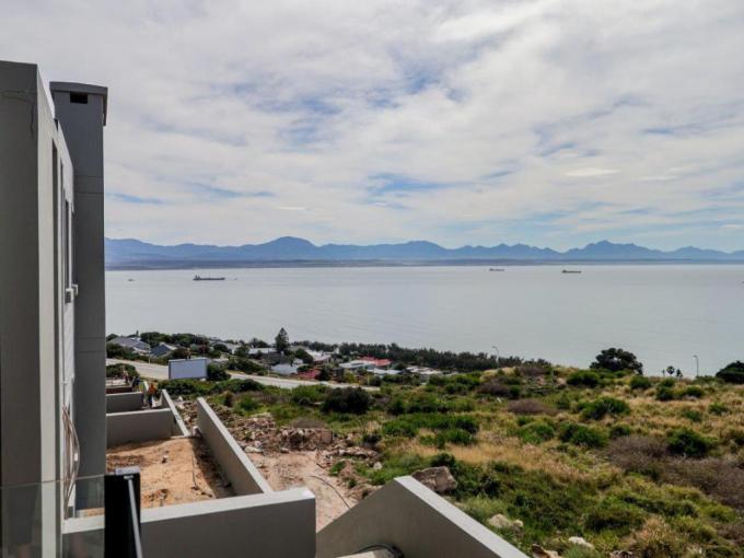 2 Bedroom Apartment for Sale For Sale in Mossel Bay - MR597379