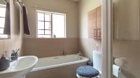 Bathroom 1 - 7 square meters of property in Monavoni