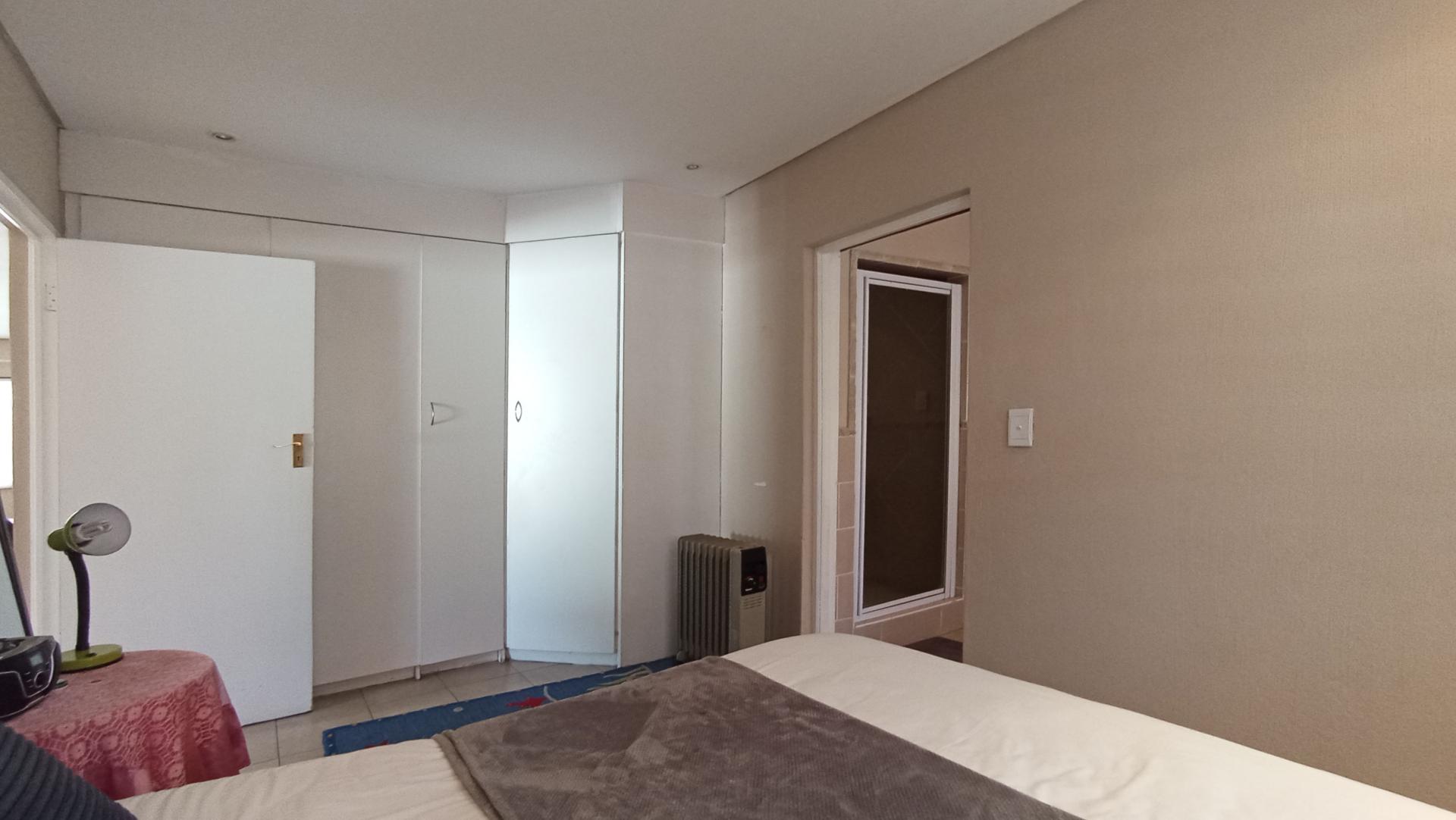 Main Bedroom - 14 square meters of property in Bryanston