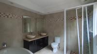 Main Bathroom - 9 square meters of property in Glenvista