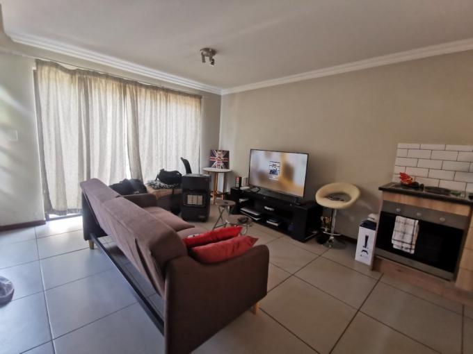 2 Bedroom Simplex for Sale For Sale in Pretoria North - MR597514
