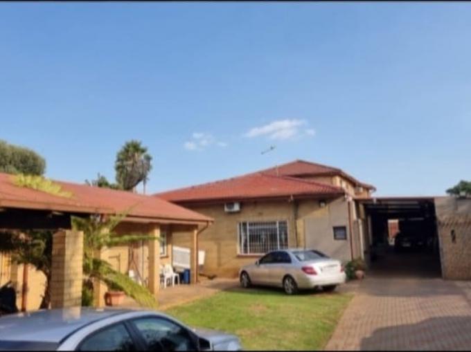 6 Bedroom House for Sale For Sale in Lenasia - MR597797