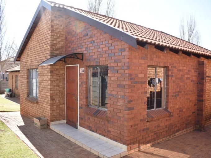 2 Bedroom Simplex for Sale For Sale in Protea Glen - MR598230