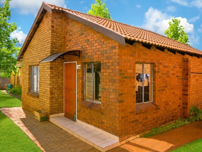 2 Bedroom Simplex for Sale For Sale in Protea Glen - MR598230