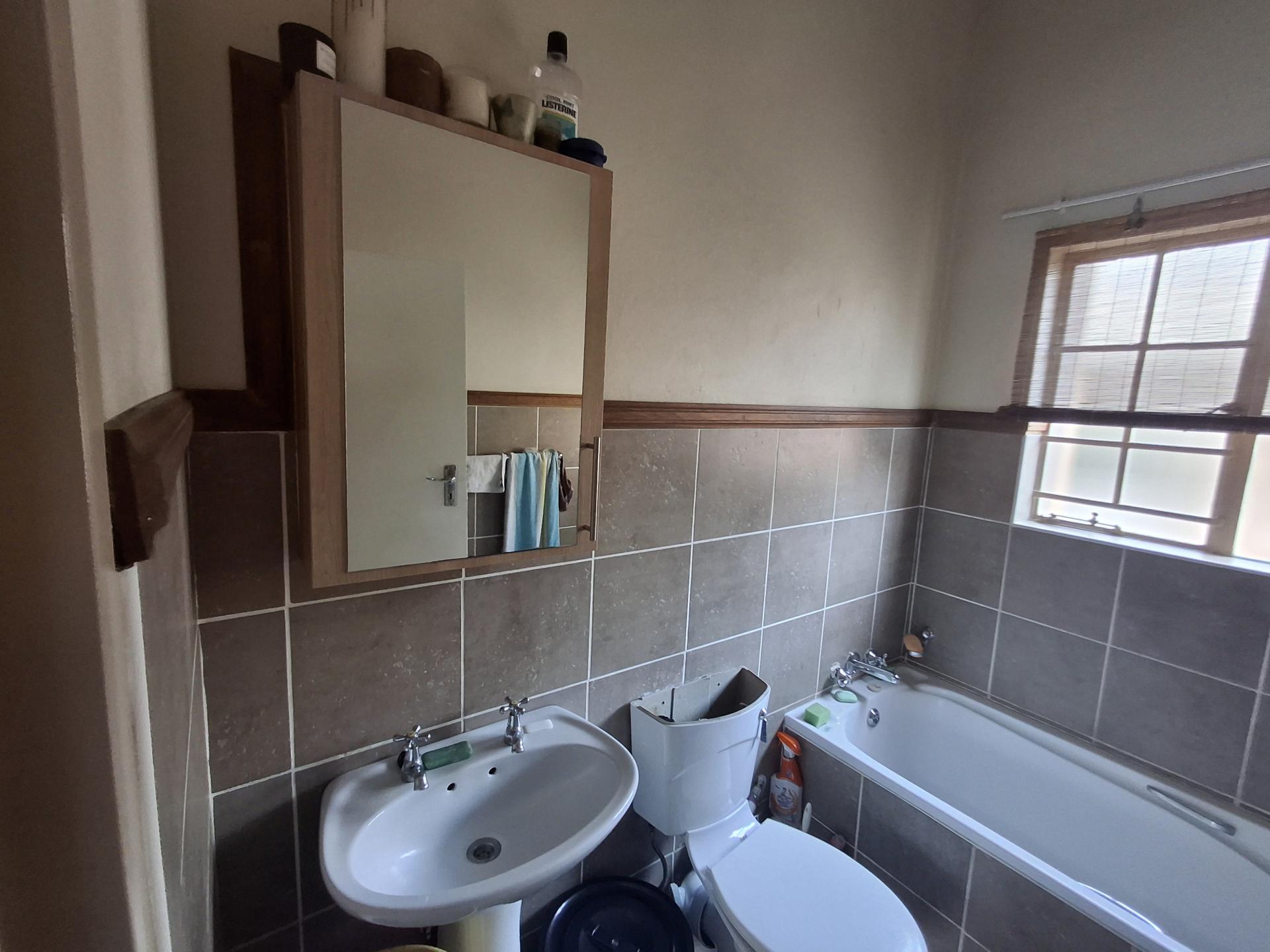 Bathroom 1 - 5 square meters of property in Rynfield