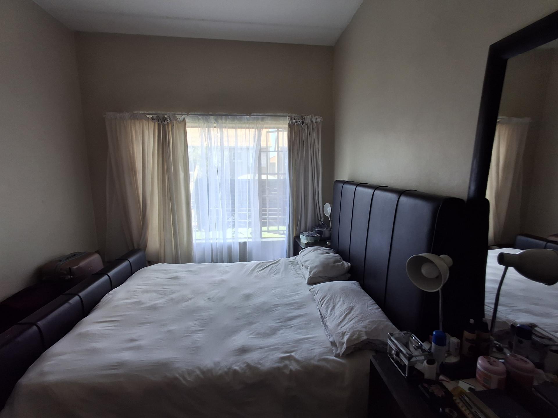 Main Bedroom - 14 square meters of property in Rynfield