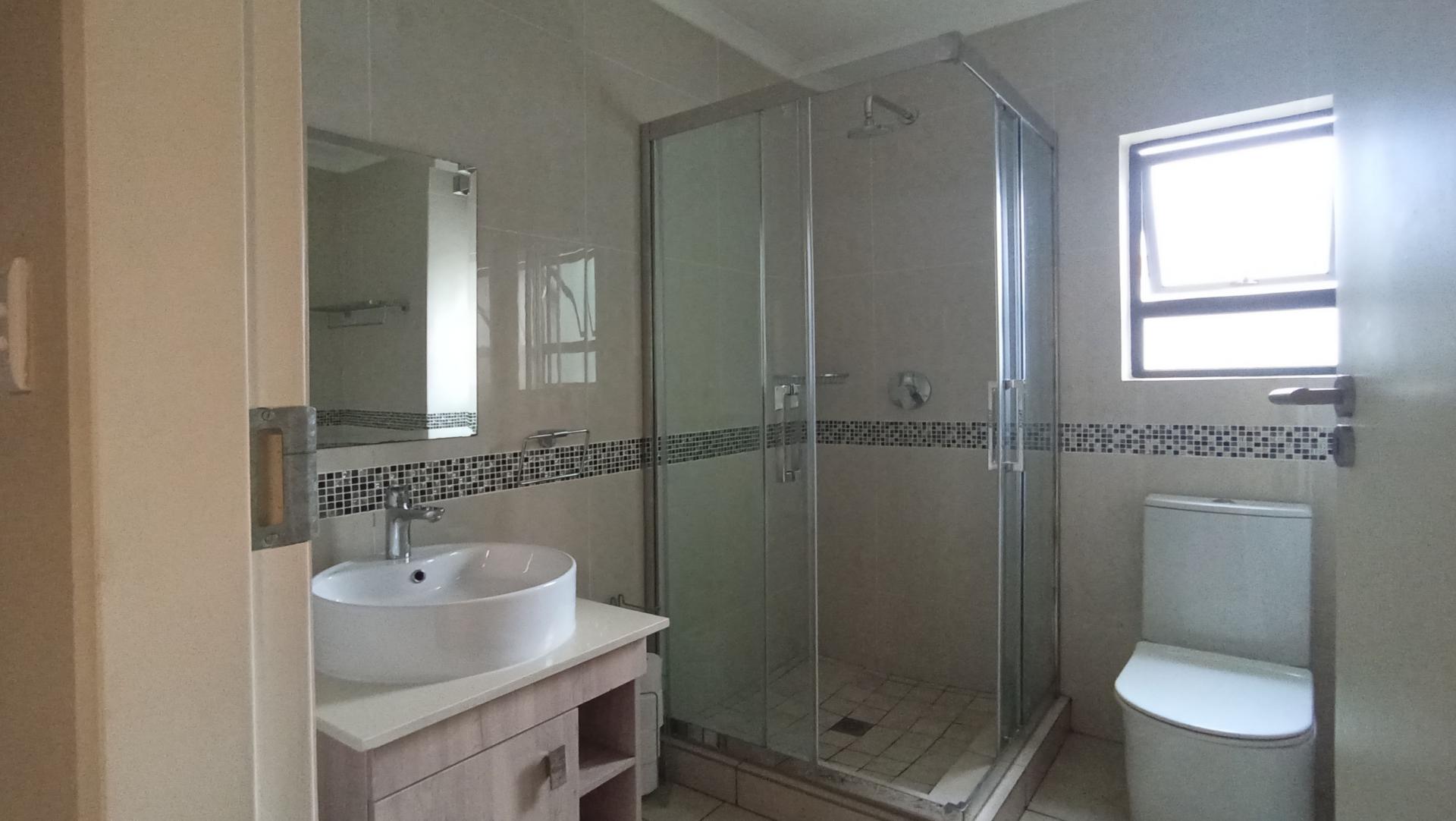 Bathroom 1 - 7 square meters of property in Noordhang