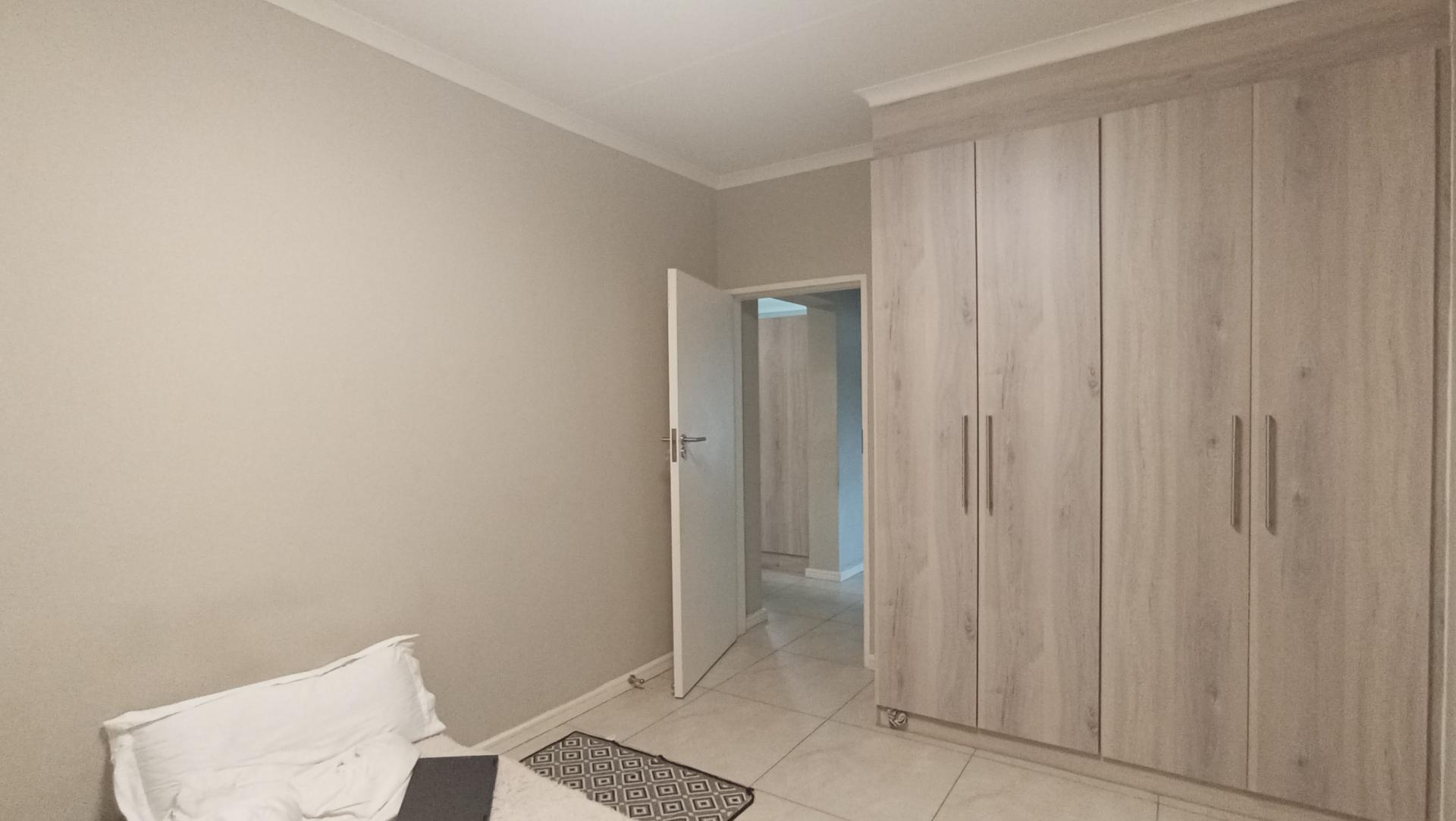 Bed Room 1 - 16 square meters of property in Noordhang