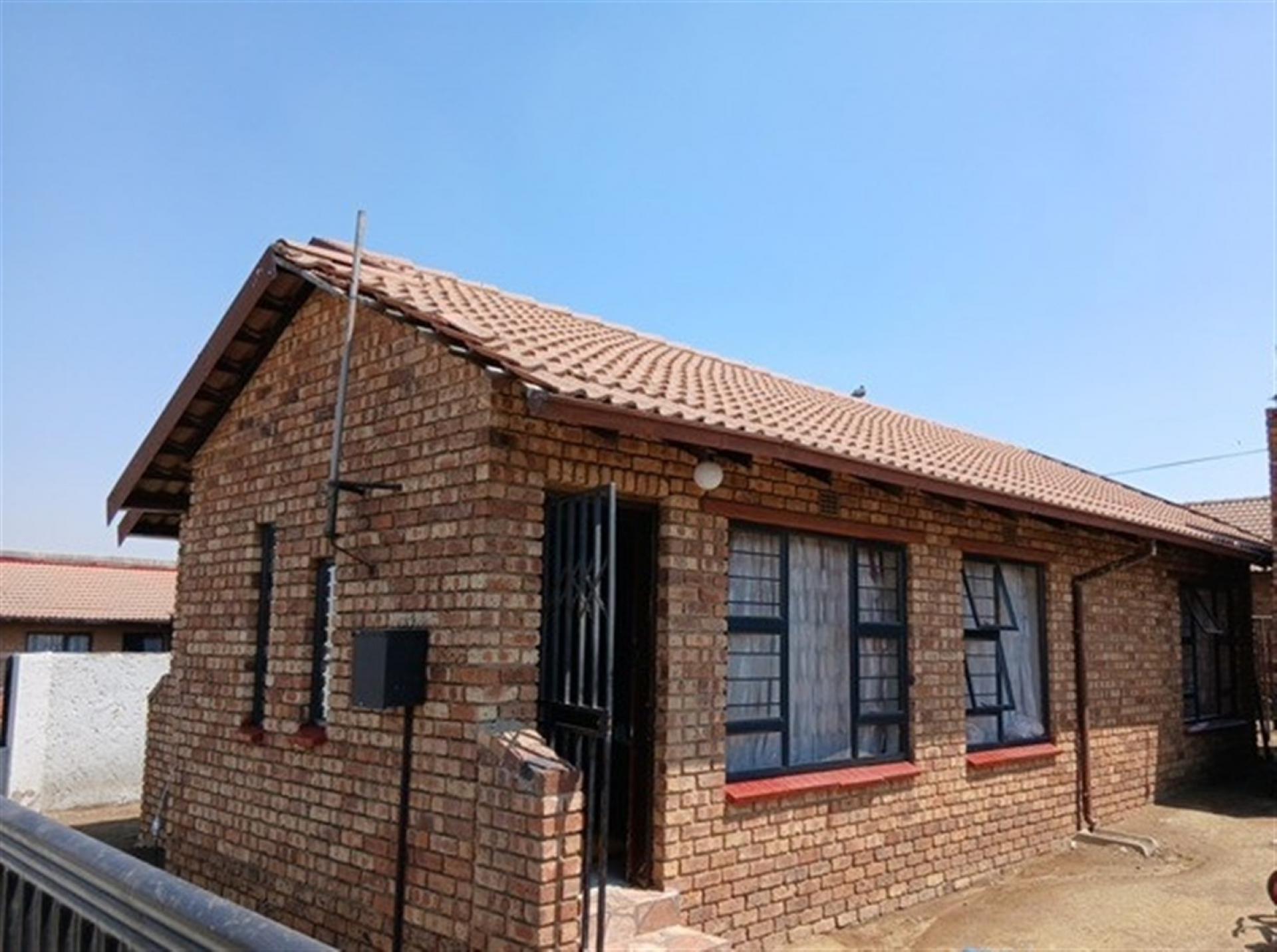 Front View of property in Lebohang