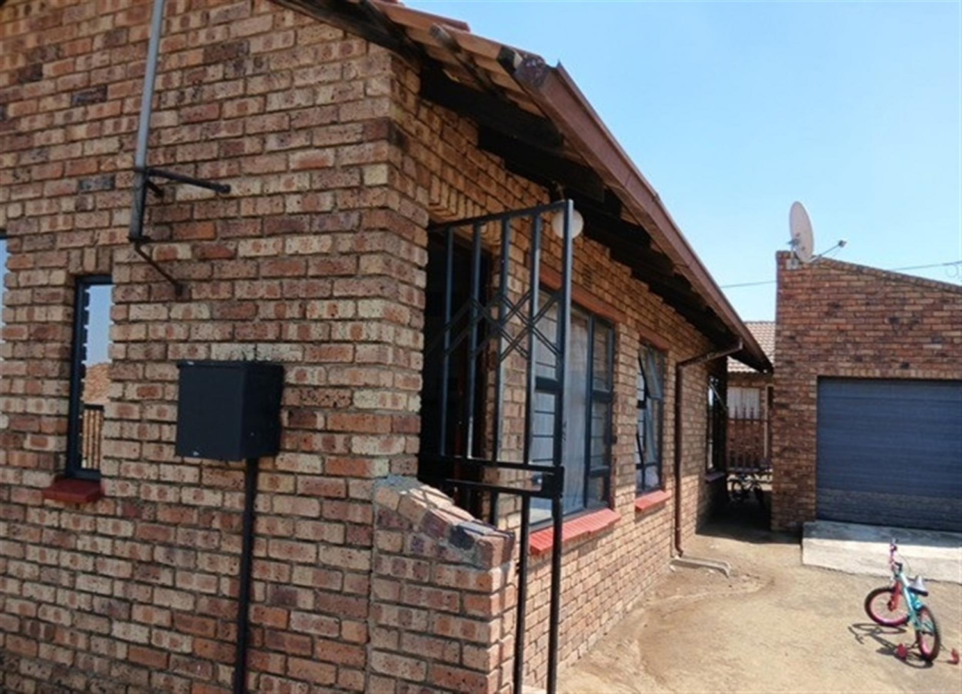 Front View of property in Lebohang