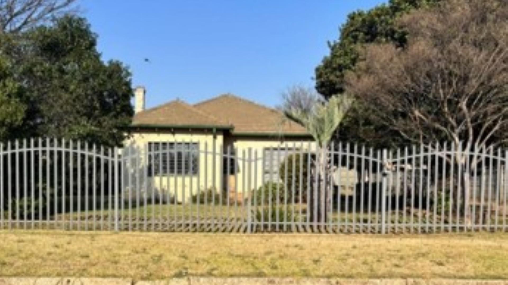 Front View of property in Selection park