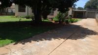Front View of property in Selection park