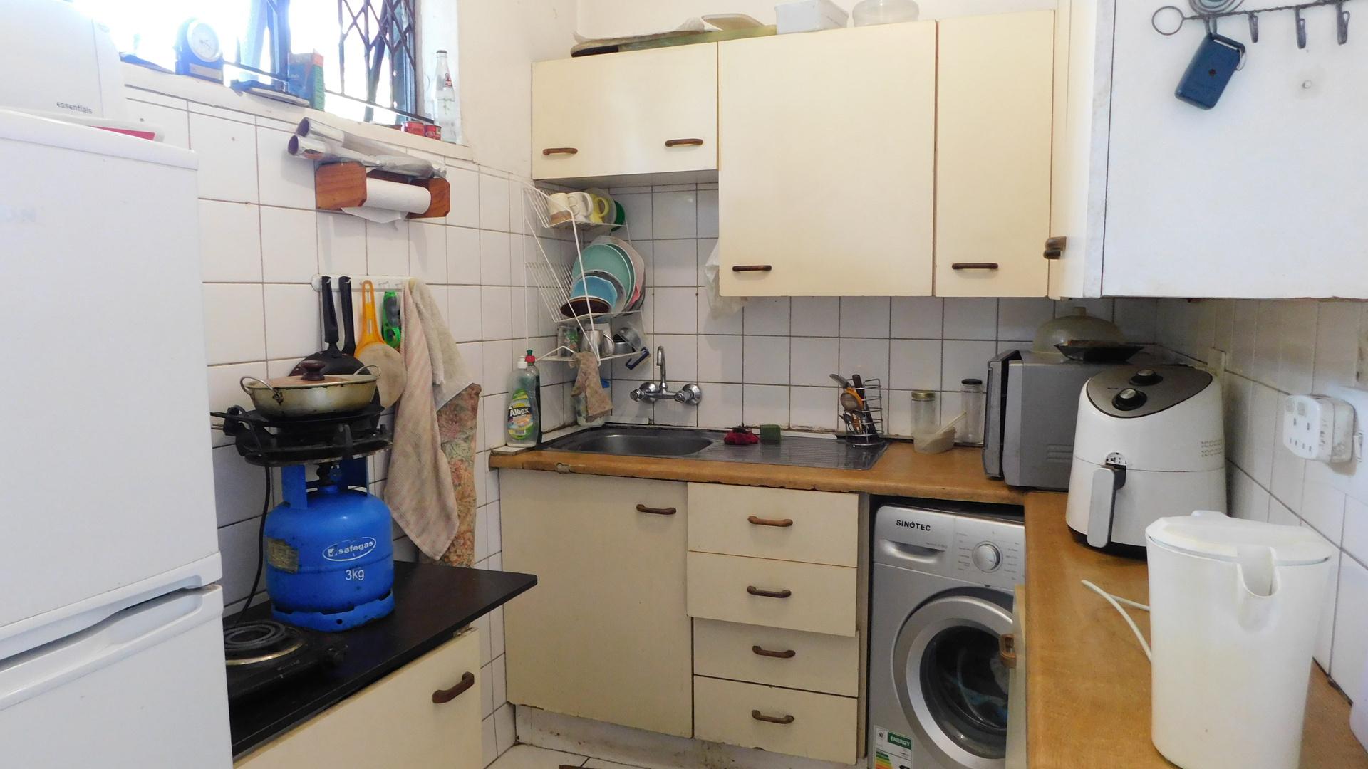 Kitchen - 9 square meters of property in Bulwer (Dbn)