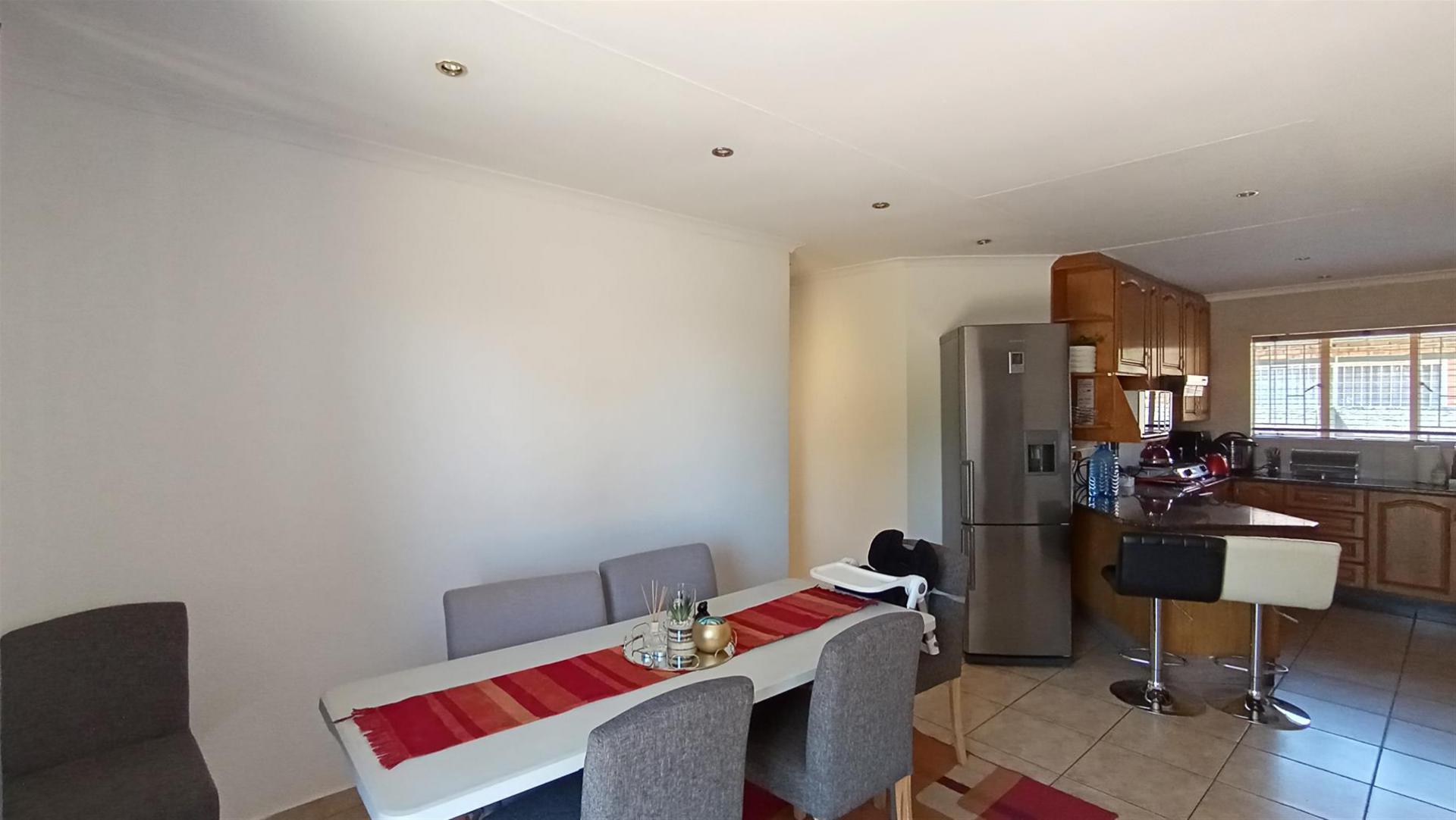 Dining Room - 13 square meters of property in Terenure