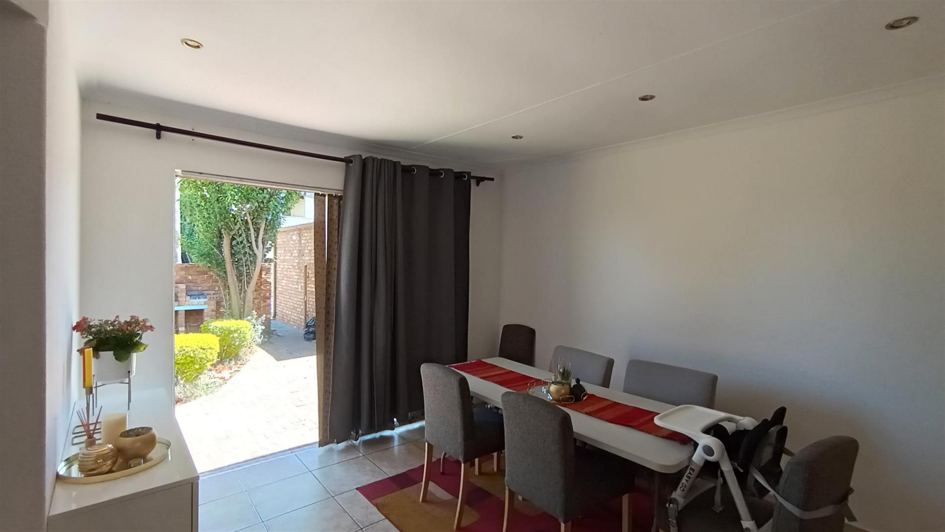 Dining Room - 13 square meters of property in Terenure