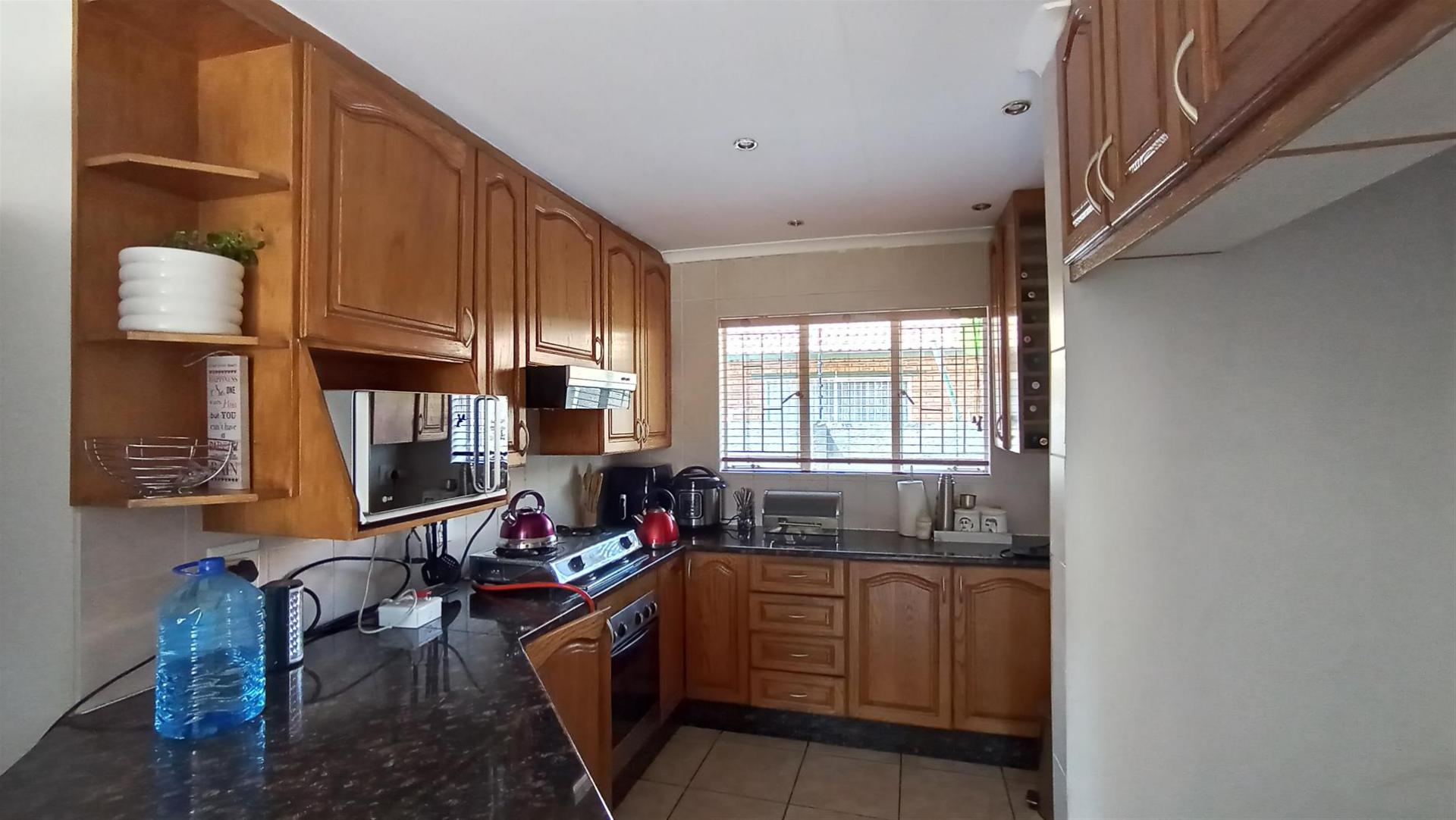 Kitchen - 11 square meters of property in Terenure
