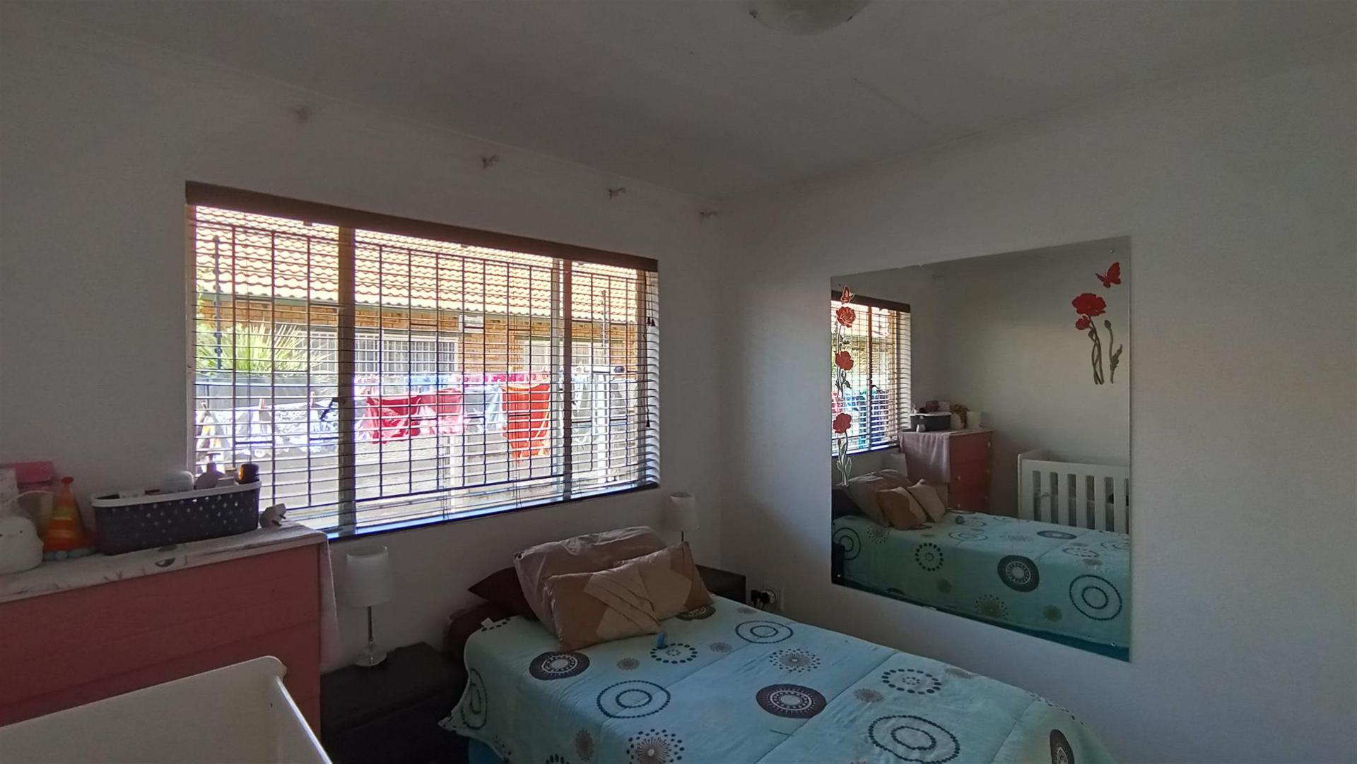 Bed Room 2 - 10 square meters of property in Terenure