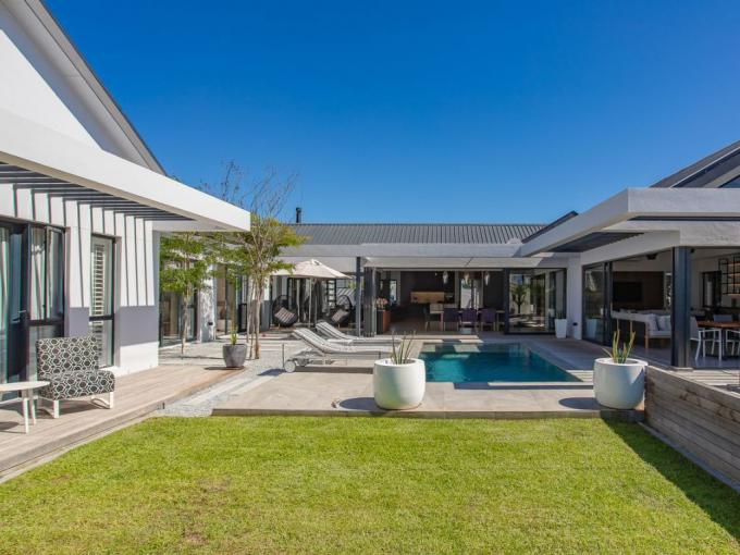 5 Bedroom House for Sale For Sale in Paarl - MR598558