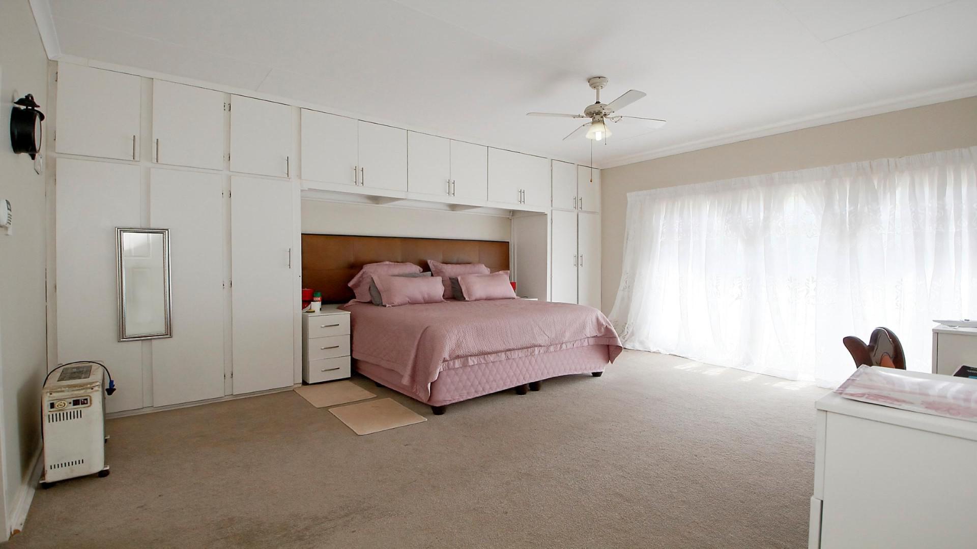 Bed Room 1 of property in Ermelo