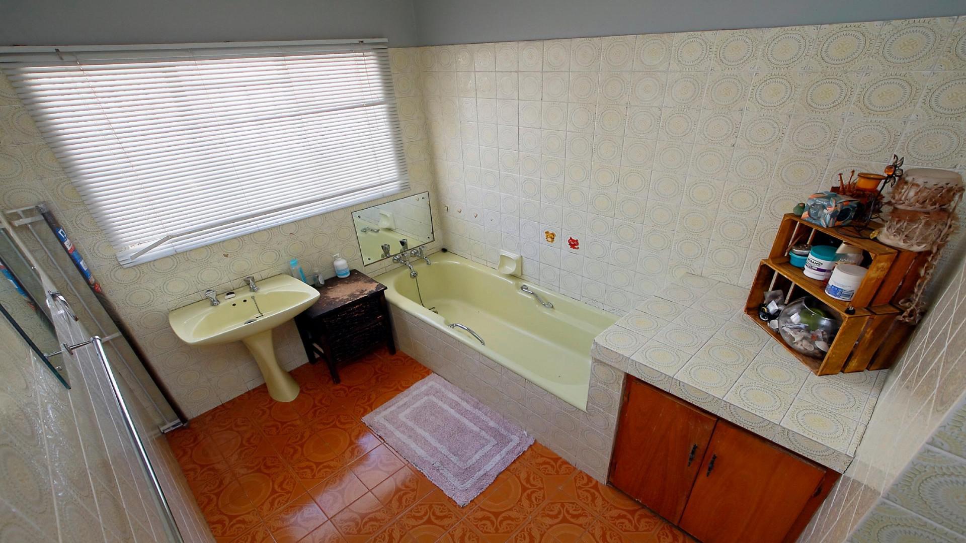 Bathroom 2 of property in Ermelo