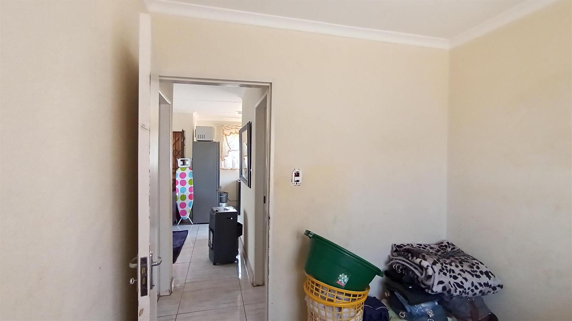 Bed Room 1 - 7 square meters of property in Dawn Park