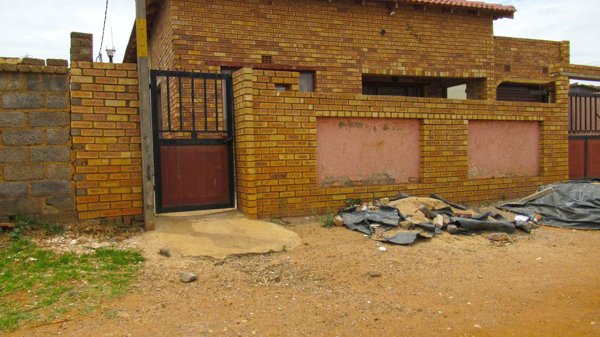 Front View of property in Tshepisong