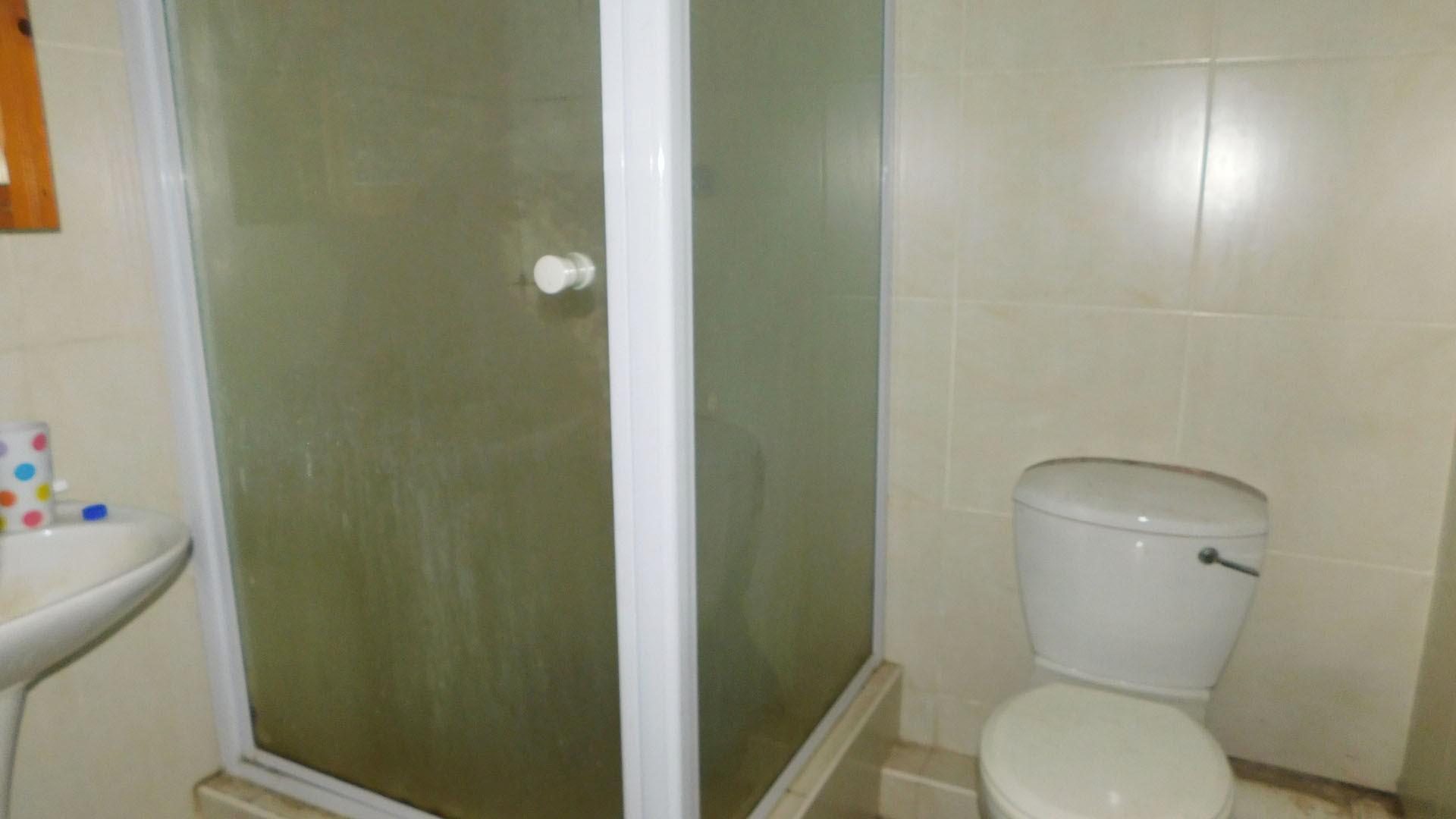 Bathroom 1 - 4 square meters of property in Musgrave