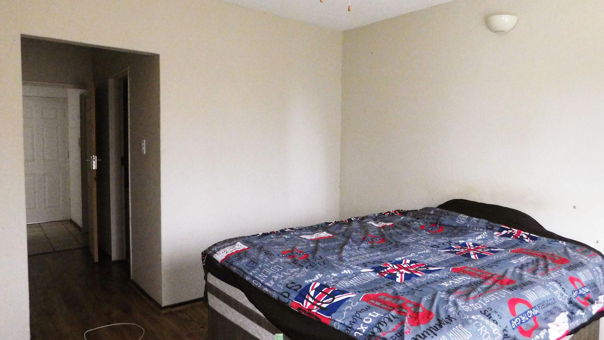 Main Bedroom - 14 square meters of property in Musgrave