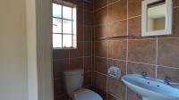 Main Bathroom - 3 square meters of property in Strubensvallei