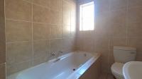 Bathroom 1 - 4 square meters of property in Strubensvallei