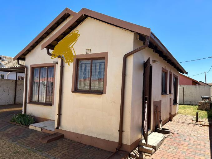 2 Bedroom House for Sale For Sale in Protea Glen - MR600113