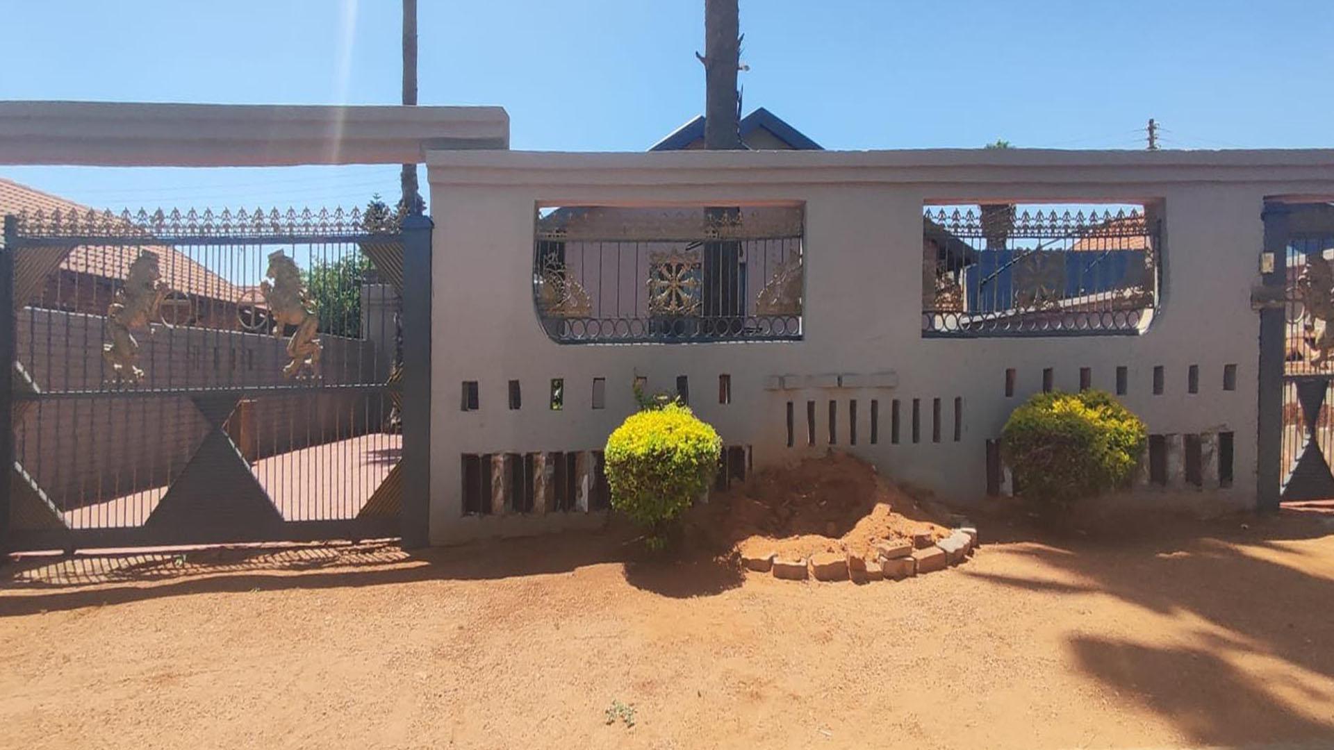 Front View of property in Ga-Rankuwa