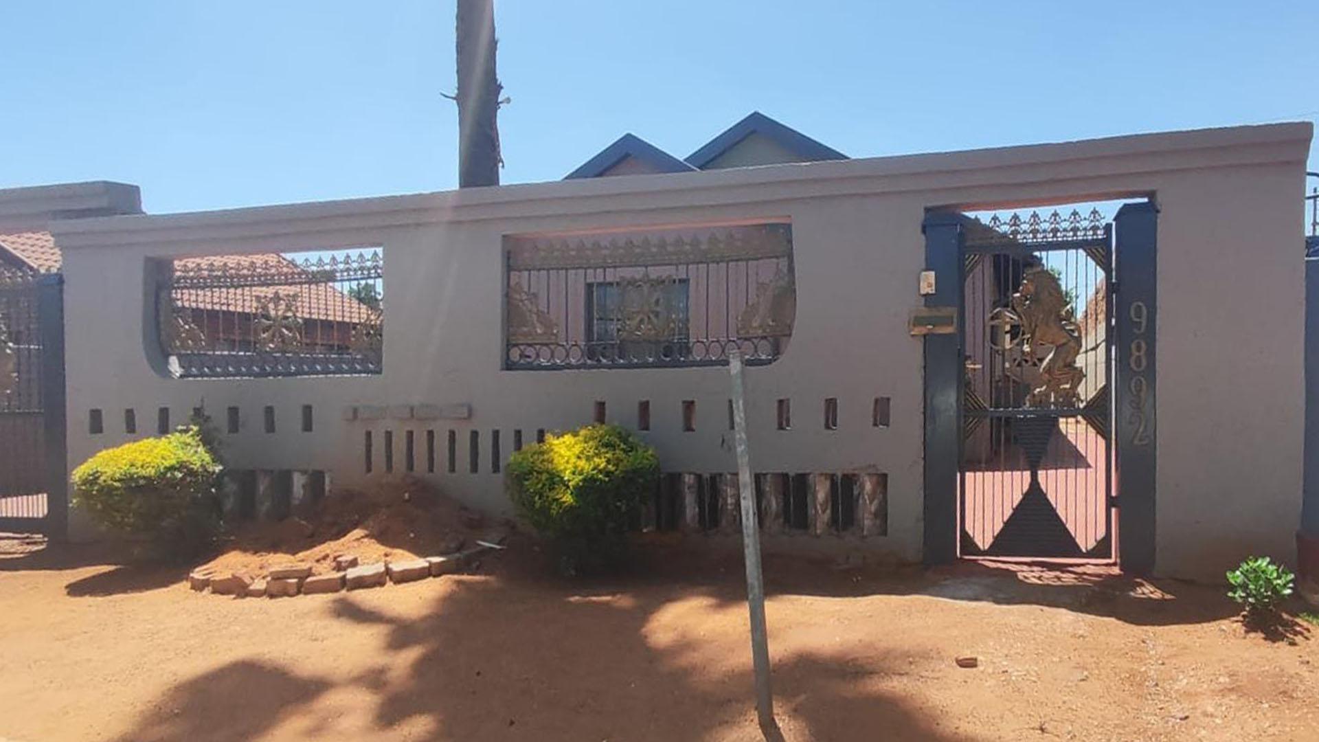 Front View of property in Ga-Rankuwa