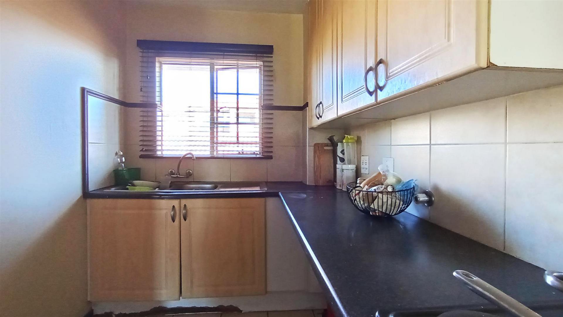 Kitchen - 9 square meters of property in Monavoni