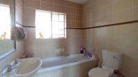 Bathroom 1 - 7 square meters of property in Monavoni