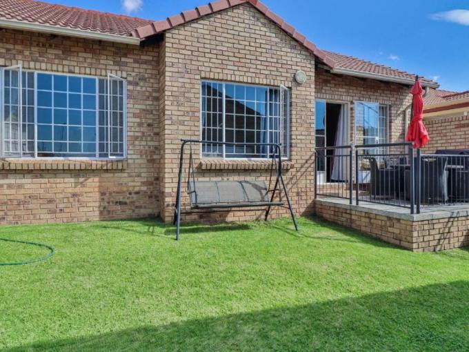 2 Bedroom Sectional Title for Sale For Sale in The Reeds - MR600188