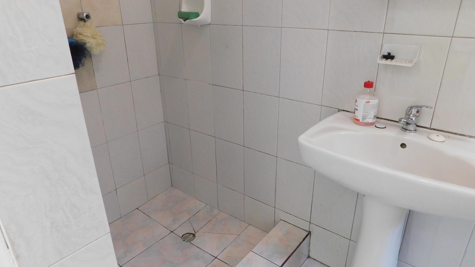 Bathroom 2 of property in Reservoir Hills KZN