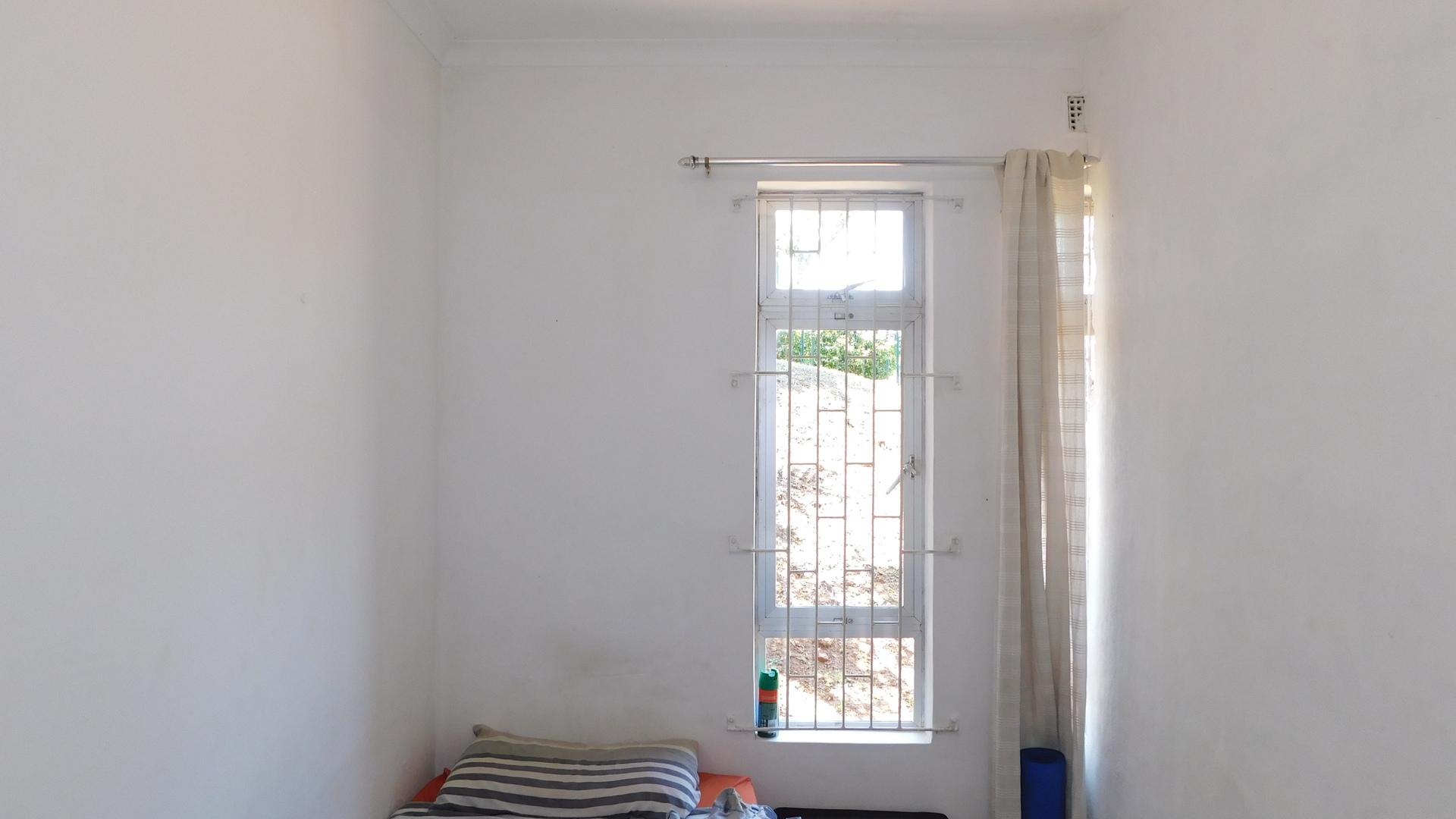 Bed Room 1 - 12 square meters of property in Reservoir Hills KZN