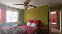 Main Bedroom - 18 square meters of property in Ormonde