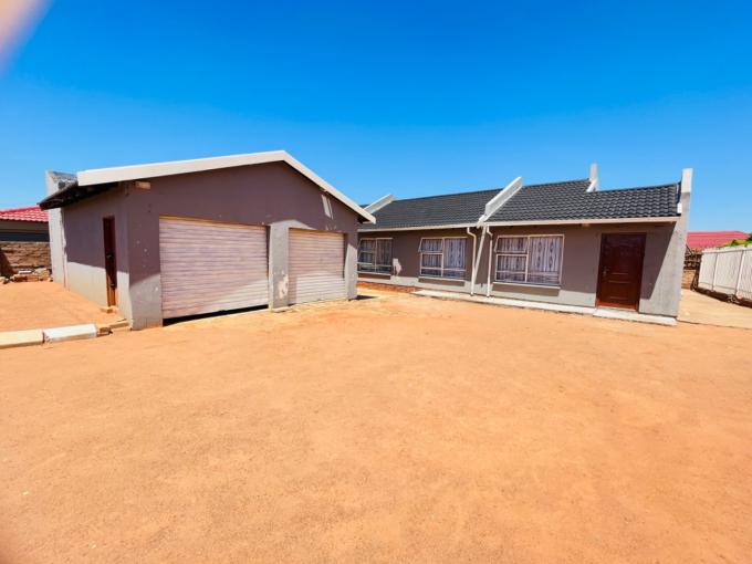 4 Bedroom House for Sale For Sale in Soshanguve - MR600338