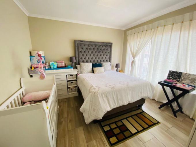 2 Bedroom Sectional Title for Sale For Sale in Mondeor - MR600355