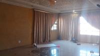 Lounges - 34 square meters of property in Vosloorus