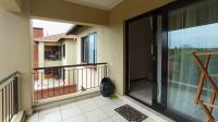 Balcony - 9 square meters of property in Douglasdale