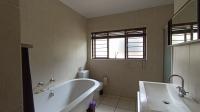 Bathroom 1 - 8 square meters of property in Douglasdale