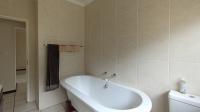 Bathroom 1 - 8 square meters of property in Douglasdale