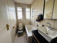 Bathroom 1 of property in Bellevue