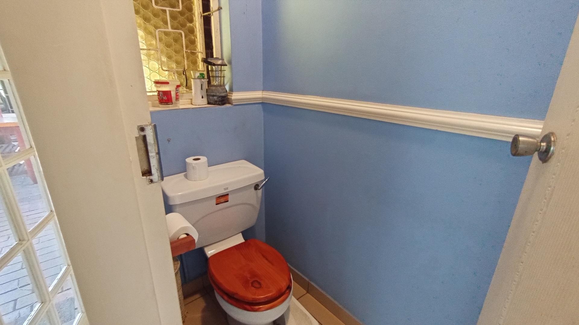 Guest Toilet - 3 square meters of property in Westville 