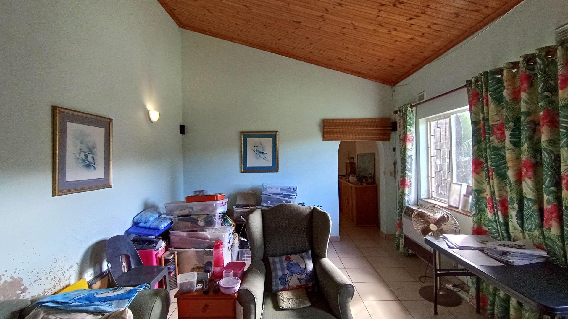 Lounges - 37 square meters of property in Westville 